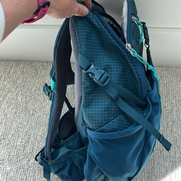 REI Tarn 18 Backpack - Picture 3 of 7